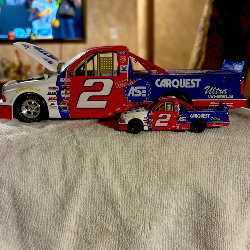 Carquest premier diecast super truck Jason LEFFLER number two
Team